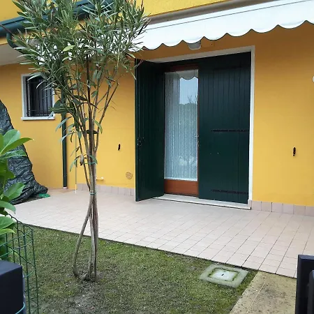 Hotel Apartments Villaggio Dei Fiori Extra Luxury 4 Stars - Great Family Resort - Petz Friendly - With Hypermarket - Delivery Restaurant-Pizzeria - Room Breakfast With Supplement - Ultra Fast Wi-Fi - Parking Adjacent To The Room - With Mechanical Wor Caorle Extérieur photo