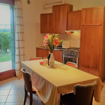 Hotel Apartments Villaggio Dei Fiori Extra Luxury 4 Stars - Great Family Resort - Petz Friendly - With Hypermarket - Delivery Restaurant-Pizzeria - Room Breakfast With Supplement - Ultra Fast Wi-Fi - Parking Adjacent To The Room - With Mechanical Wor Caorle Extérieur photo
