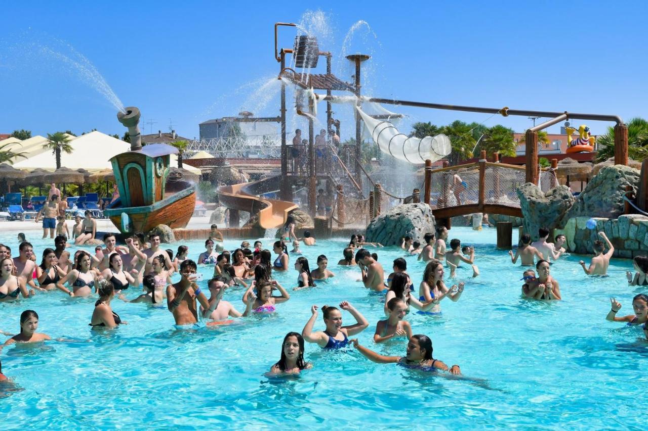 Villaggio Dei Fiori: Family-friendly With Pools And Buffet 4* Caorle